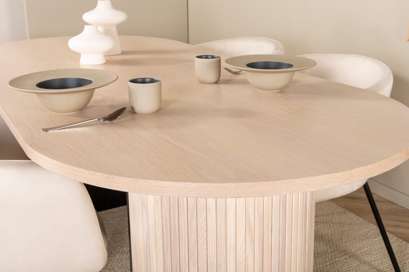 Bianca Matgrupp 200 cm Oval med 4 Berit stolar - Beige - Products - Möbler - Bord & matgrupp - Matgrupp