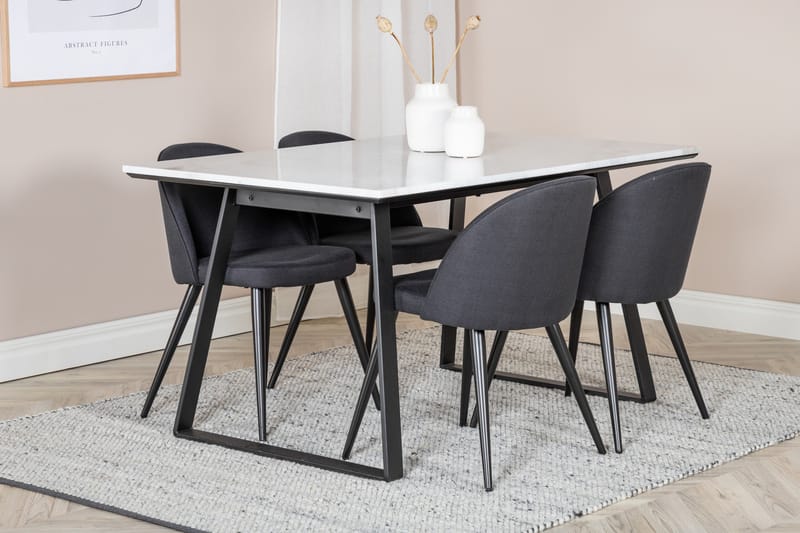 Estelle Matgrupp 140 cm Rektangulär med 4 Velvet stolar - Svart - Products - Möbler - Bord & matgrupp - Matgrupp