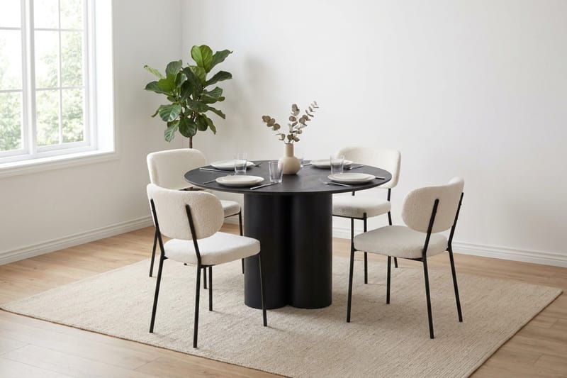 Juno Matgrupp runt 110 cm Svart med 4 Gemmiano Matstolar - Svart - Products - Möbler - Bord & matgrupp - Matgrupp