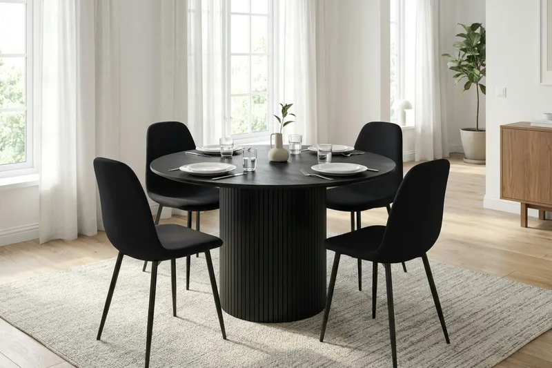Kopparbo Matgrupp runt 110 cm Svart med 4 Nibe Matstolar - Svart - Products - Möbler - Bord & matgrupp - Matgrupp