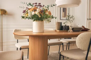 Noira Matbord 220 cm Massiv Ek med 6st Gemmiano Matstol - Natur - Products - Möbler - Bord & matgrupp - Matgrupp