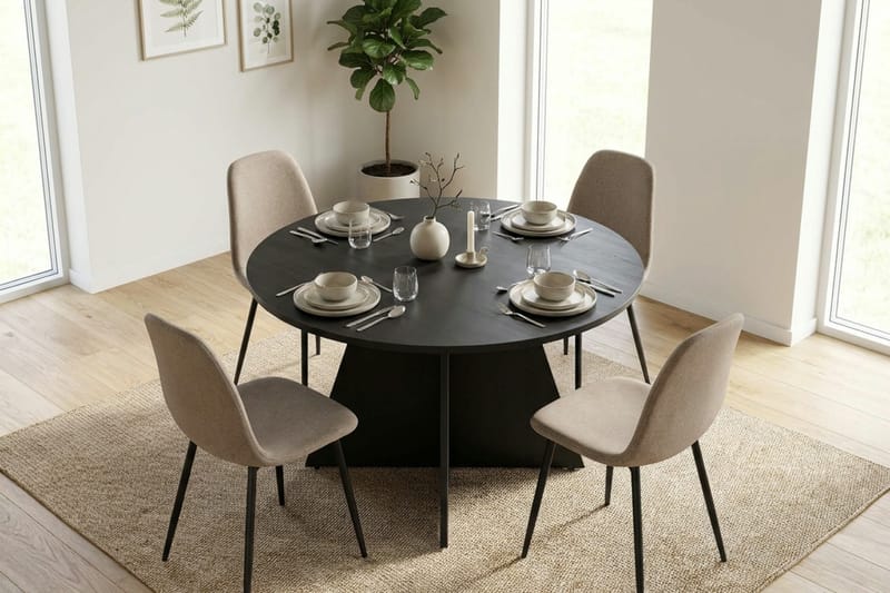 Vera Matgrupp runt 110 cm Svart med 4 Nibe Matstolar - Svart - Products - Möbler - Bord & matgrupp - Matgrupp