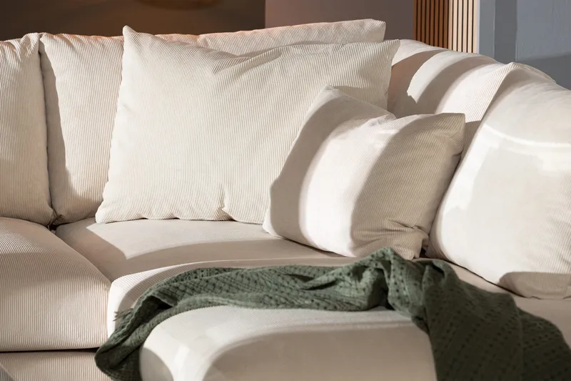 Menard 4-sits Högervänd L-formad Djup Schäslongsoffa i Manchester - Beige - Products - Möbler - Soffa - Divansoffa & schäslongsoffa - 4 sits soffa med divan