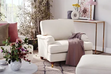 Howard Lyx 3-sits Sammetssoffa - Krämvit - Products - Möbler - Soffa - 3 sits soffa