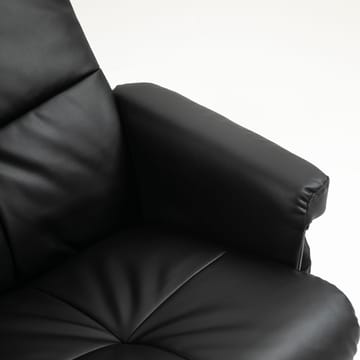 Duva reclinerfåtölj med fotpall i svart PU med bruna ben - Svart - Products - Möbler - Fåtölj & stolar - Fåtölj - Biofåtölj & reclinerfåtölj