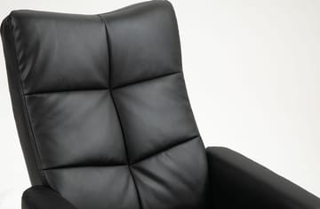 Duva reclinerfåtölj med fotpall i svart PU med bruna ben - Svart - Products - Möbler - Fåtölj & stolar - Fåtölj - Biofåtölj & reclinerfåtölj