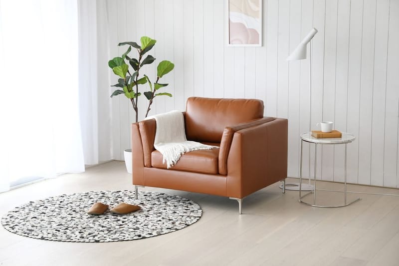 Fåtölj cognacs färgat konstläder - Cansas - Cognac - Products - Möbler - Fåtölj & stolar - Fåtölj - Clubfåtölj