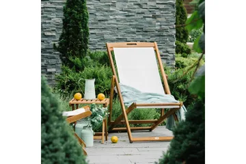 Finlay Solstol - Akacia/Vit - Products - Utemöbler & utemiljö - Utestol & trädgårdsstol - Solstol